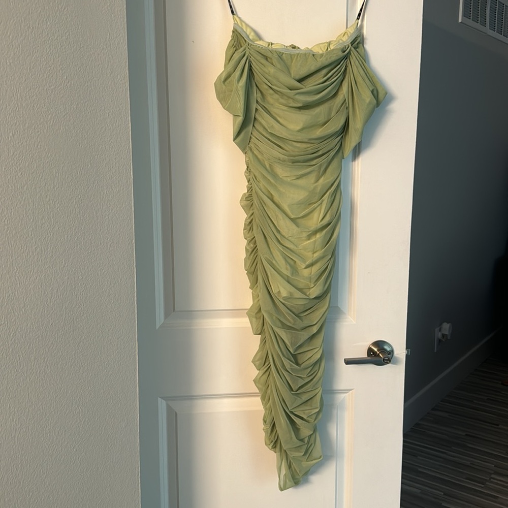 Missguided US size 2 green midi dress off shoulders